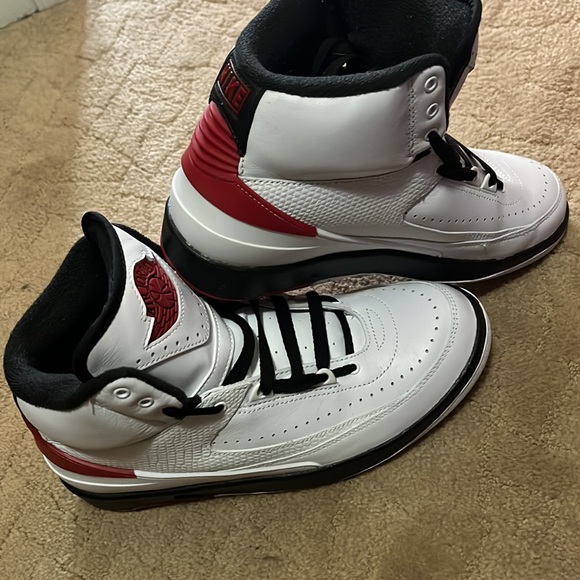 Air Jordan 2 Retro ‘Chicago’ - Picture 2 of 6